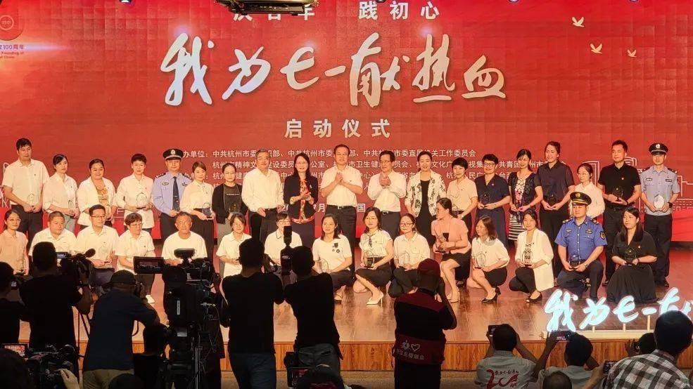 跳动的圆球